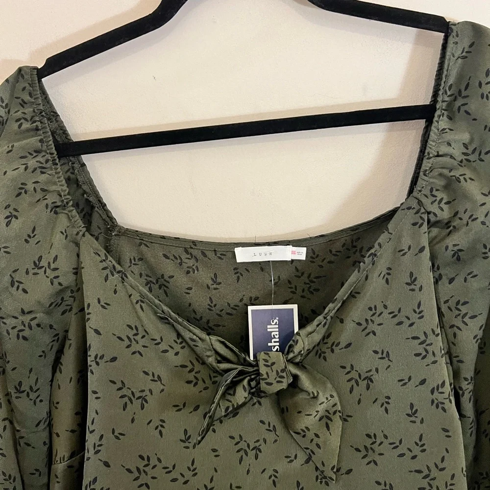 NWOT Lush woman’s plus size green with black detail on or off shoulder front bow - Picture 8 of 8